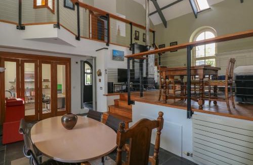 Carew Newton House | Zoar Chapel