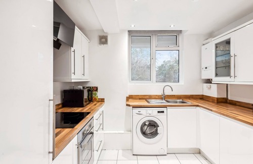 Bunhill Apartment | ZONE 1 LOCATION - Buses/trains and all amenities on your doorstep
