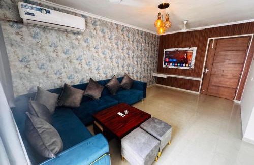 Mohangarh Apartment | ZOOMSTAY, Gomti Nagar Extension, Near Palassio Mall & Ekana Stadium, Lucknow
