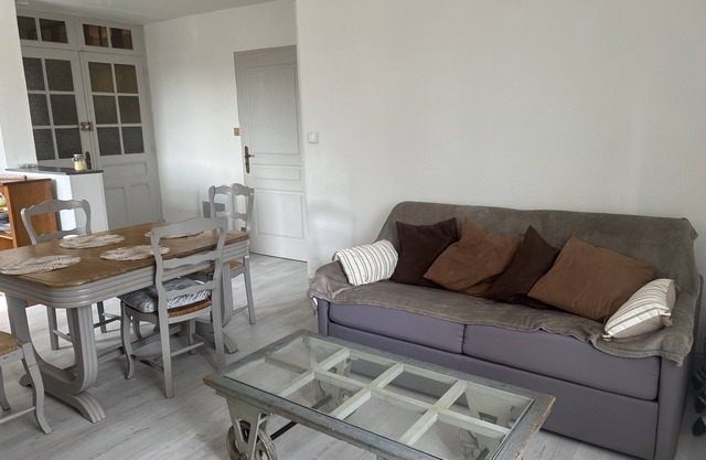 à 800 m des Thermes Appartement F2 Spacieux Tout Équipé