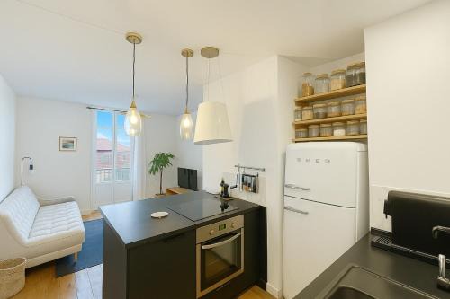 Élégant cocon avec balcon à deux pas des vagues