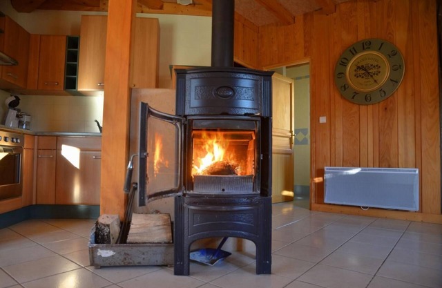 Évasion Boisée : Gîte de Plain-pied, 80m² Près de la Forêt et du lac de Chalain
