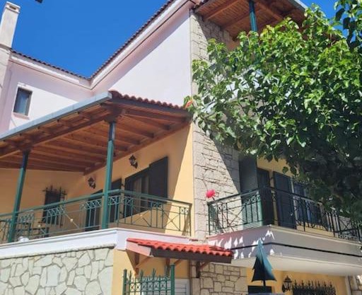 Παραδοσιακό Αρχοντικό με Τζάκι