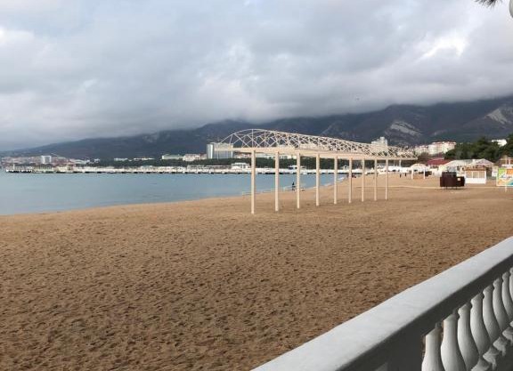 Апартаменты-люкс на первой береговой линии Приморская 1