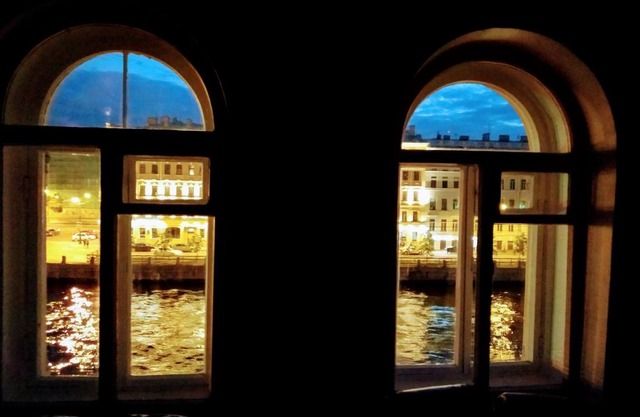 Апартаменты с 3 спальнями, балконом и видом на Фонтанку