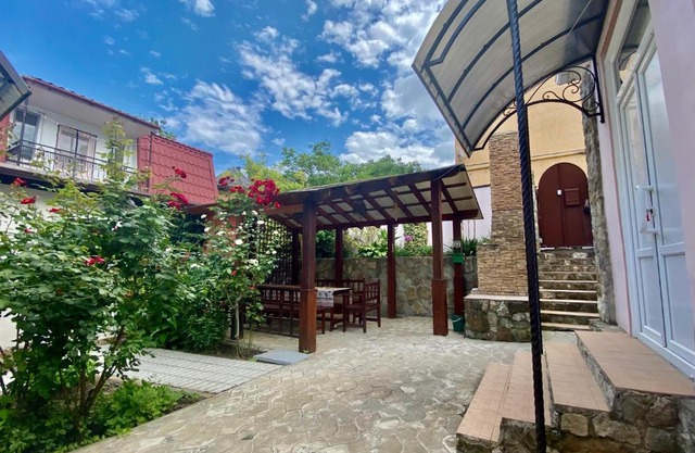 Гостевой дом и номера на Полевой