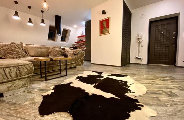 Дизайнерская двухуровневая квартира-студия в центре города