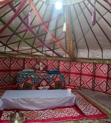 Кольсайские озера, Юрта гостиницы Айару
