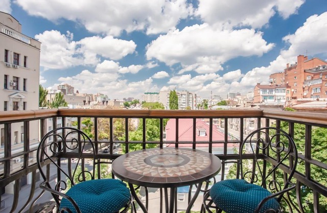 Уютная квартира в сталинке с видом на Садовую