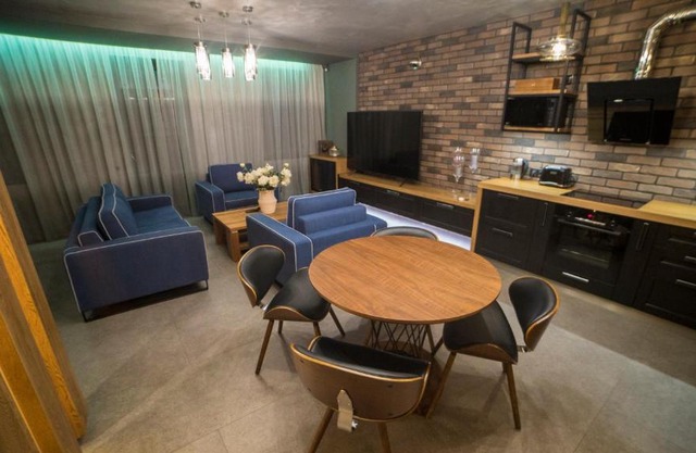 Шикарная двухуровневая квартира 100 м кв на берегу реки, рядом парк и величественный кремль