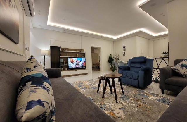 دور واسع وفخم متكامل قرب لافاندا بارك