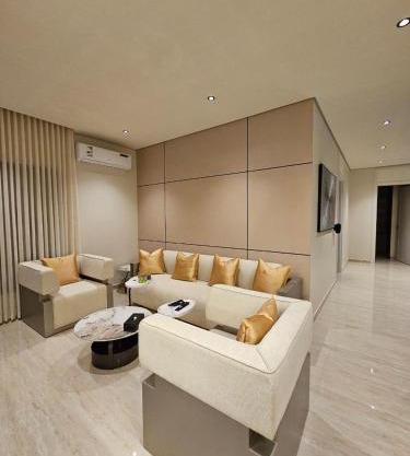 شقه فاخره بثلاث غرف نوم يمكن توسعتها لأربع غرف