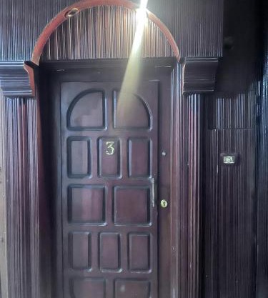 شقه فندقيه للاقامه فى الزقازيق على البحر مباشره غير مجروحه مكان هادىء بجوار جميع الخدمات والبنوك