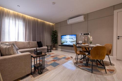 شقه 7فاخره ثلاث غرف نوم وجلسه خارجيه