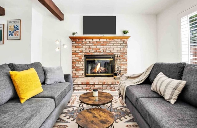 ৎ୭Charming Gilmore in Resedaৎ୭ Fullyfurnished