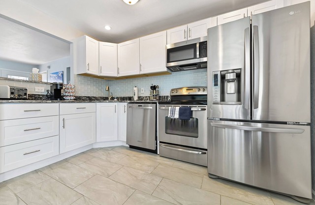 ᨒStylish 4BR/Movie Lounge/10 min to Ft Carsonᨒ