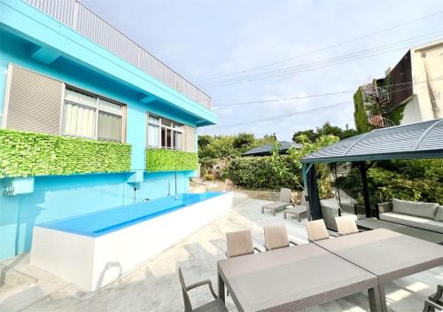 天然露天温泉付き!雨でも炭火BBQ可!プール付き!Max12名!駐車場2台!千畳敷三段壁近く