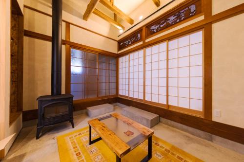 山すそ雫の宿稲穂inaho-家族旅行に最適-一棟貸切70平米-高千穂峰ビュー-温泉近く-最大6名
