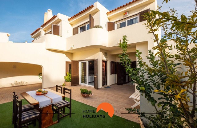 #015 Buganvilia by Home Holidays