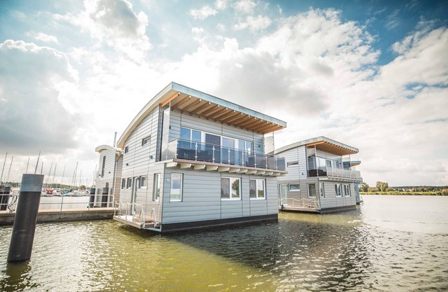 04. floating houses (140 m²) Thorin - Floating house no. 8 with fireplace and sauna