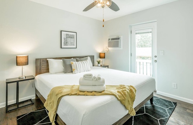 08: The Evans Room - A PMI Scenic City Vacation Rental