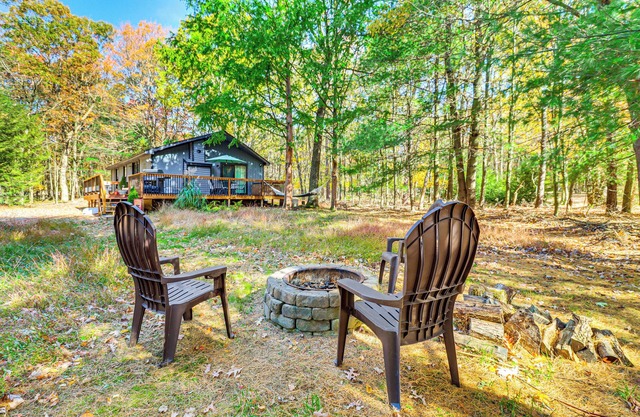 1/2 Mi to Bear Creek Lake: Gem w/Fire Pit!