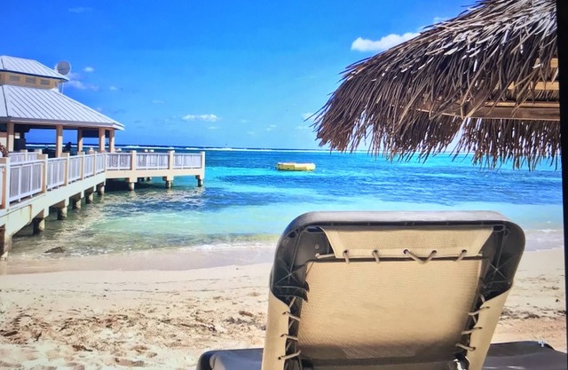 1 Bd Suite - Poolside - Property on White Sandy Beach & Crystalline Water!