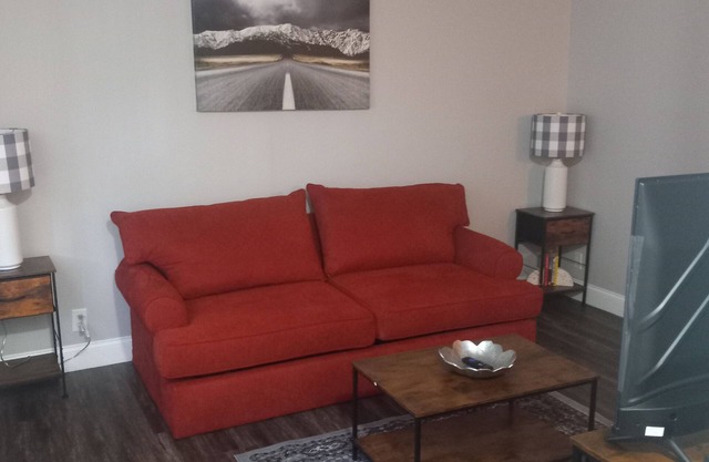 1-BDR with kitchen in great location