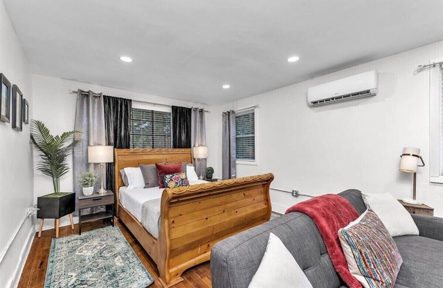 1 bed 1 bath home that sleeps max 4 guests with sleeping arrangements being a queen bed and a fold out couch that is queen sized.