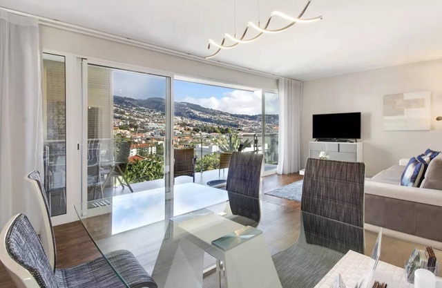 1 Bed Apartment Sleeps 4 with Pool