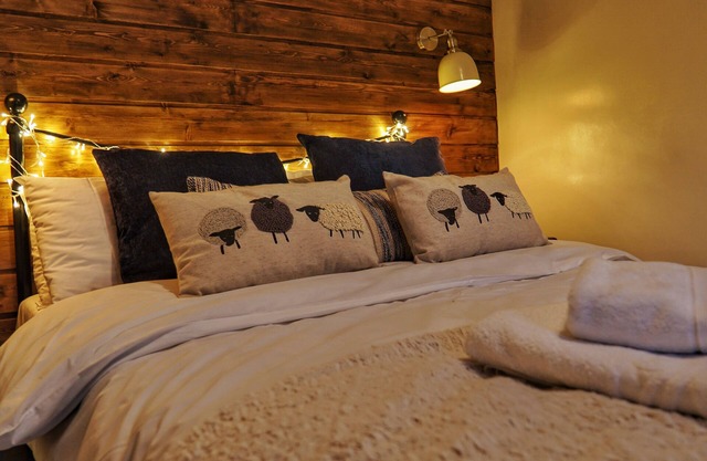 1 Bed Cottage - Hot Tub, Pool, Wifi, Pets