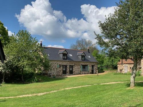 1 Bed Cottage - Sleeps 2 - Garden - Parking - Wifi