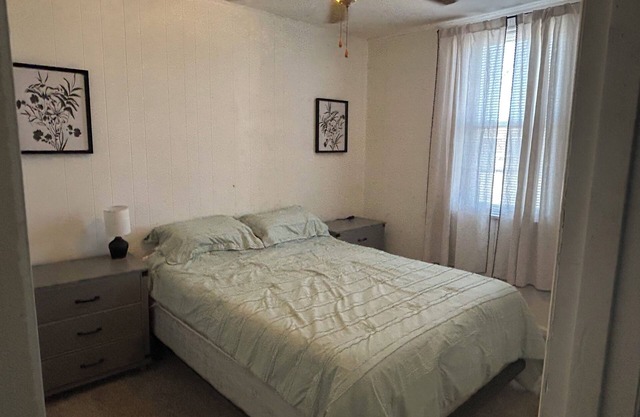 1 bed duplex near downtown Belleville next to heart garden and long story coffee