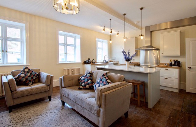 1 Bed Luxury Apartment - Ensuite with Shower