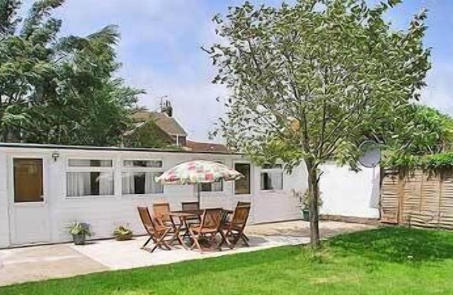 1 bedroom accommodation in Rustington, near Littlehampton