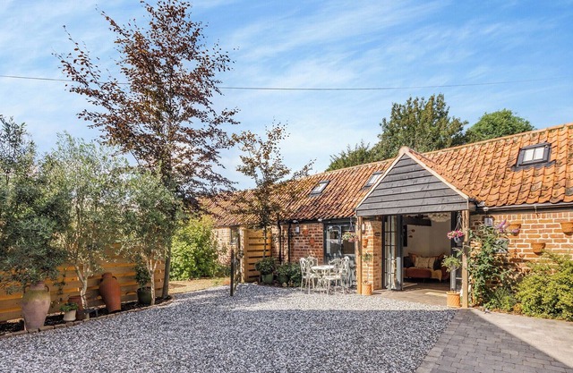 1 bedroom accommodation in Barrowby, near Grantham
