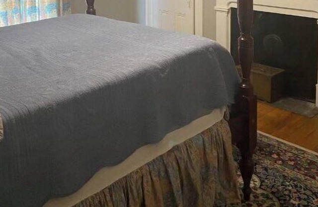 1 bedroom and bathroom on East Main Street