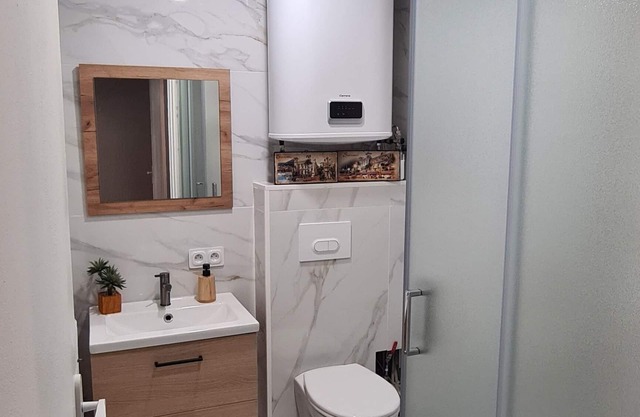 1 Bedroom Apartment Sleeps 4