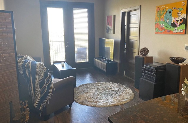 1-Bedroom Apartment with Excellent Location and Downtown Views