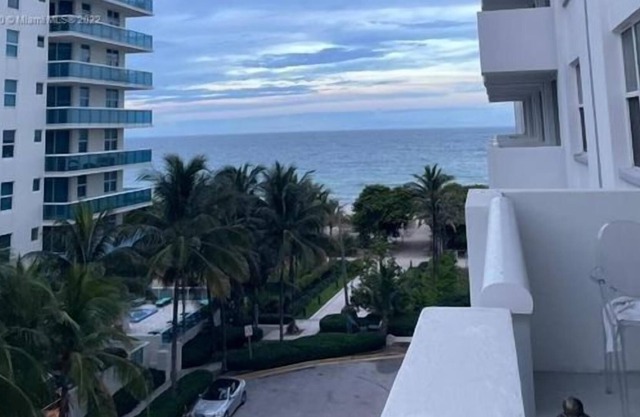 1 Bedroom Condo 440390 by Houzlet
