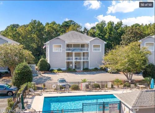 1 bedroom condo in St James in Southport - great amenities!