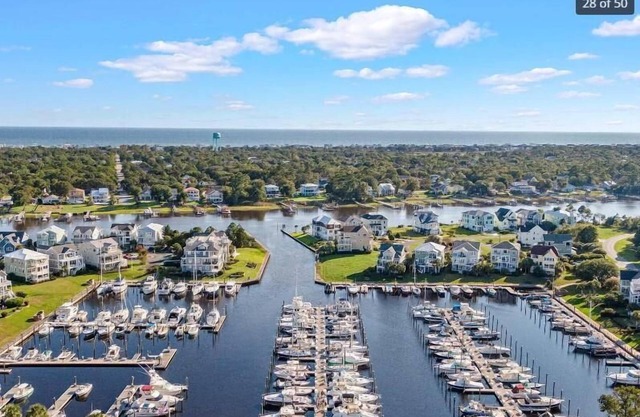 1 bedroom condo in St James in Southport - great amenities!