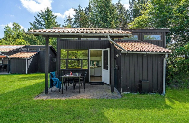 1 bedroom gorgeous home in Hampen