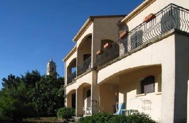 1 bedroom ground floor villa with garden