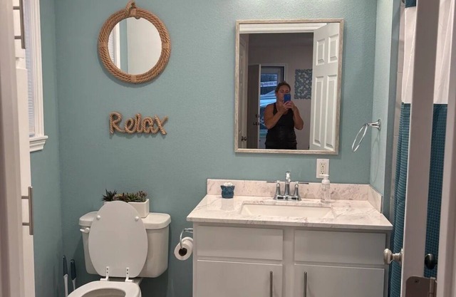 1-bedroom house with AC and WiFi in welcoming Pottsboro 4 mi from Lake Texoma