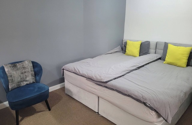 1 Bedroom - Sleeps 3 - Free Parking
