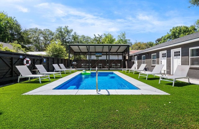 1 Bedroom Suite with a Pool!