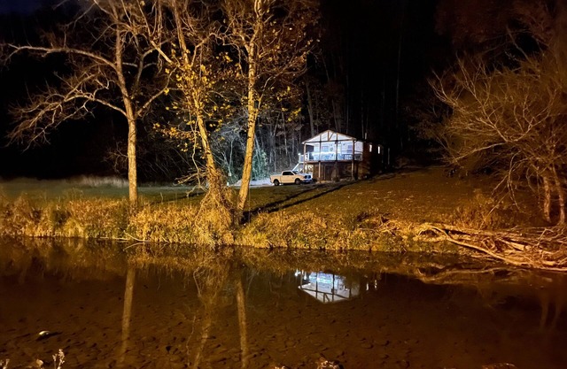 1-BR cabin just 5 minutes to Great Smoky Mountains National Park on Cosby Creek