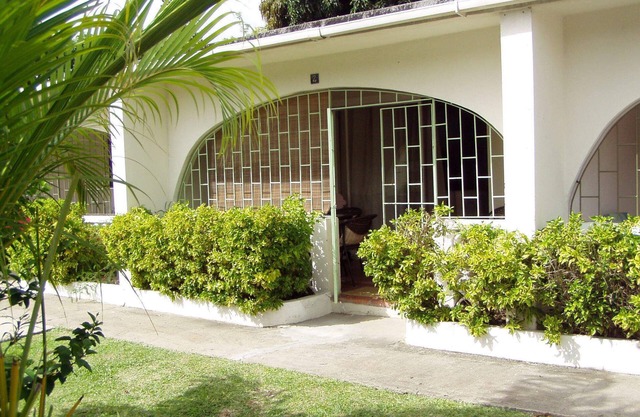 1 BR Condo with washing machine in unit in Sunset Crest/Holetown - West Coast.