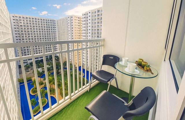 1 BR Fully Furnished Condo Across MOA with Pool and Parking - Shore Bldg B, 1246